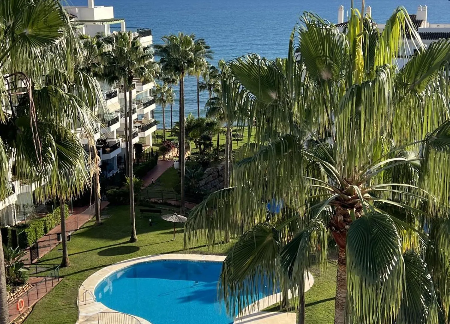 Mi Capricho Beachfront Penthouse With Terrace And Sea View Sitio de Calahonda