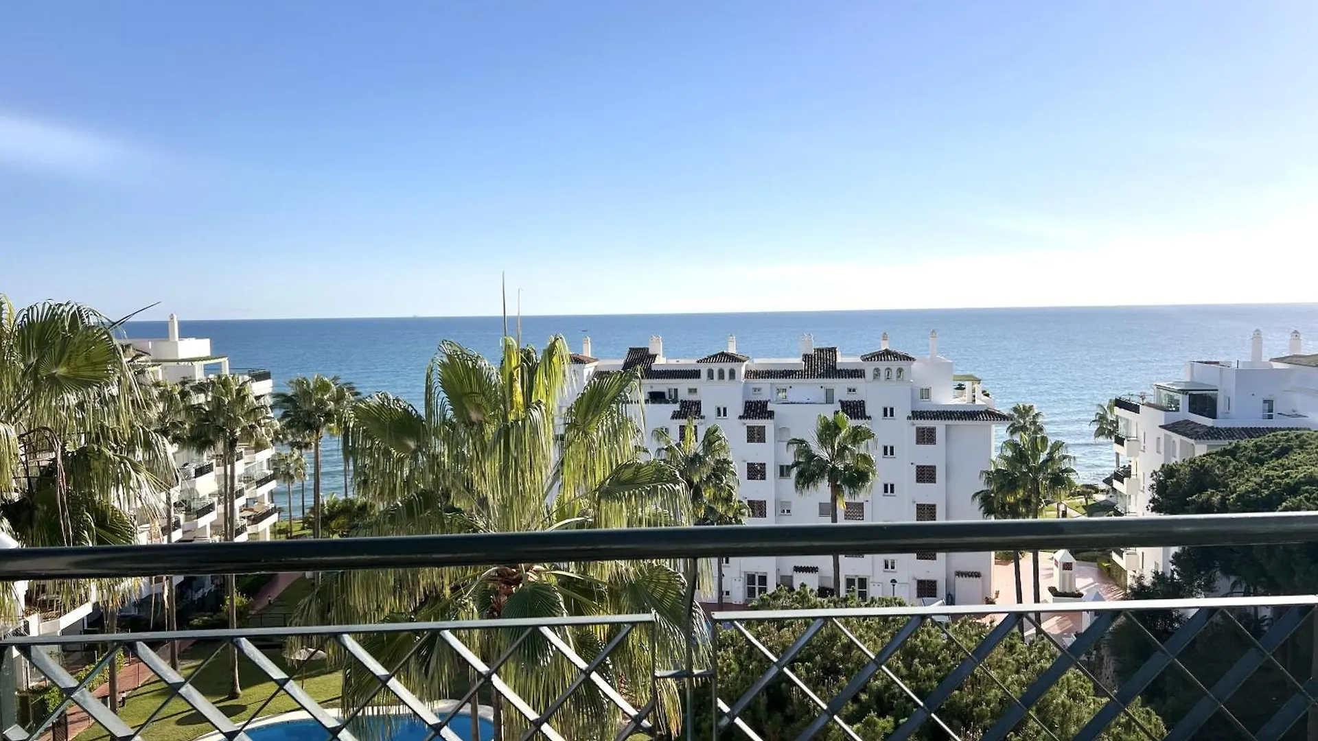 Mi Capricho Beachfront Penthouse With Terrace And Sea View Sitio de Calahonda