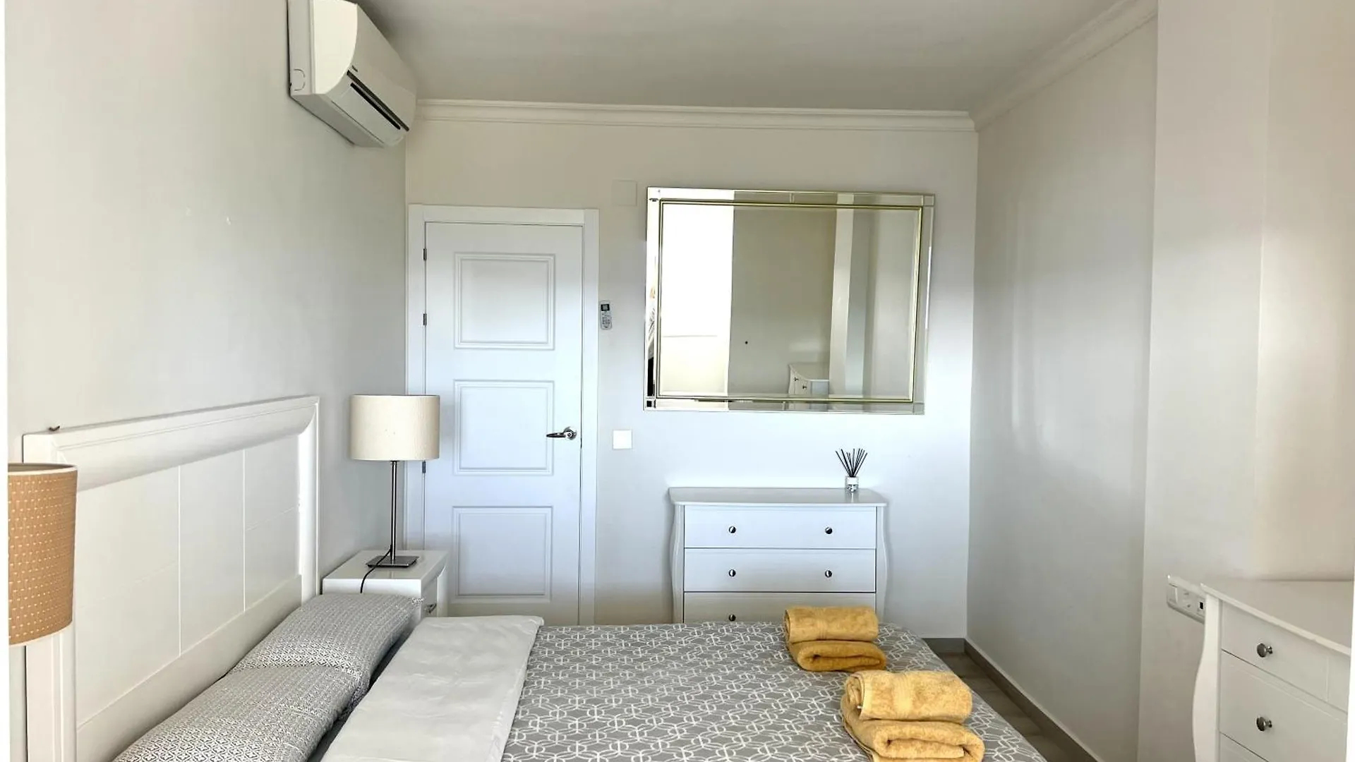 Apartment Mi Capricho Beachfront Penthouse With Terrace And Sea View Sitio de Calahonda Spain