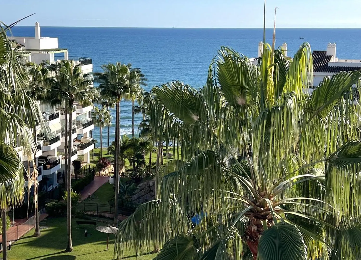 Mi Capricho Beachfront Penthouse With Terrace And Sea View Sitio de Calahonda
