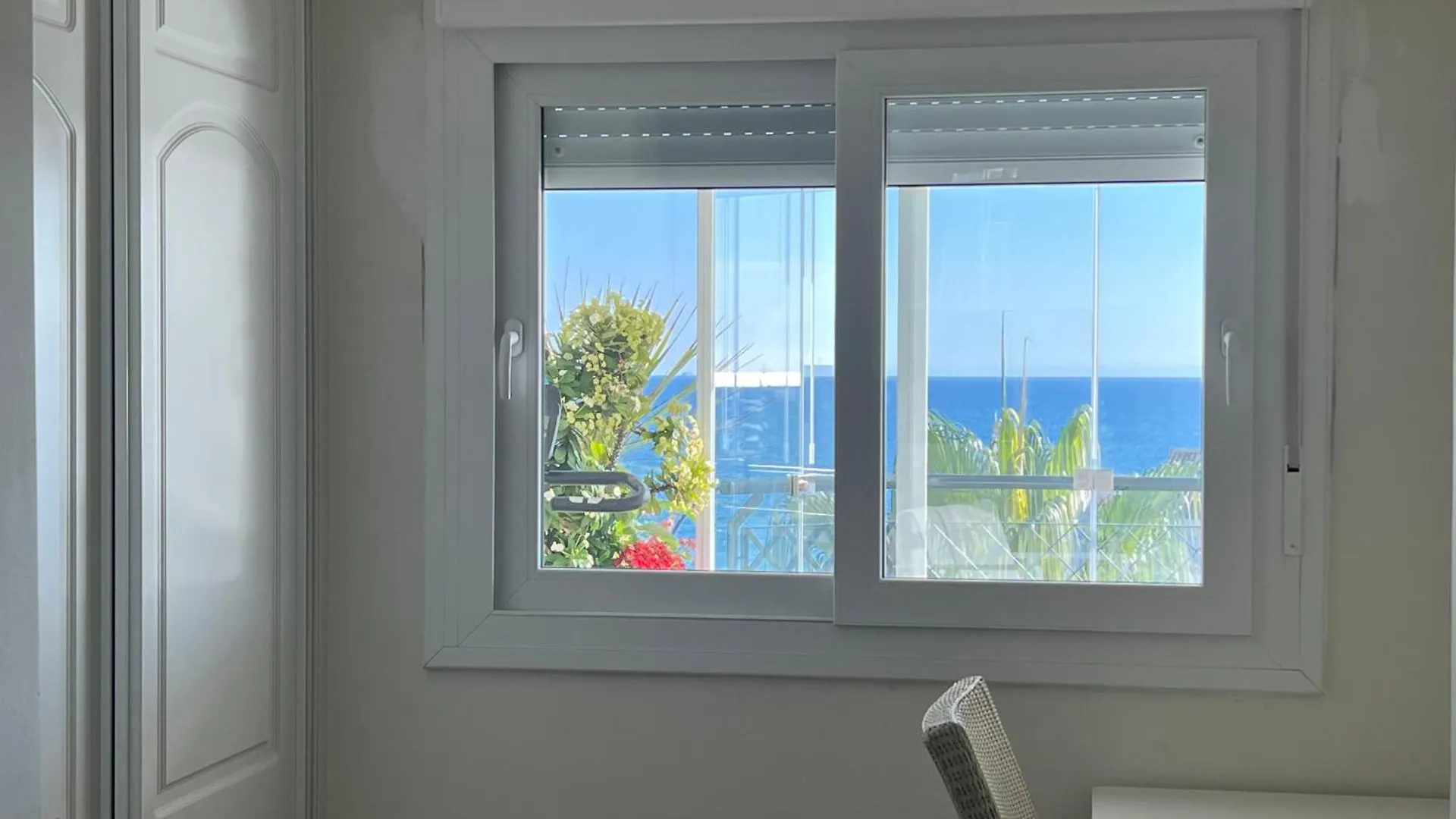 Mi Capricho Beachfront Penthouse With Terrace And Sea View Sitio de Calahonda