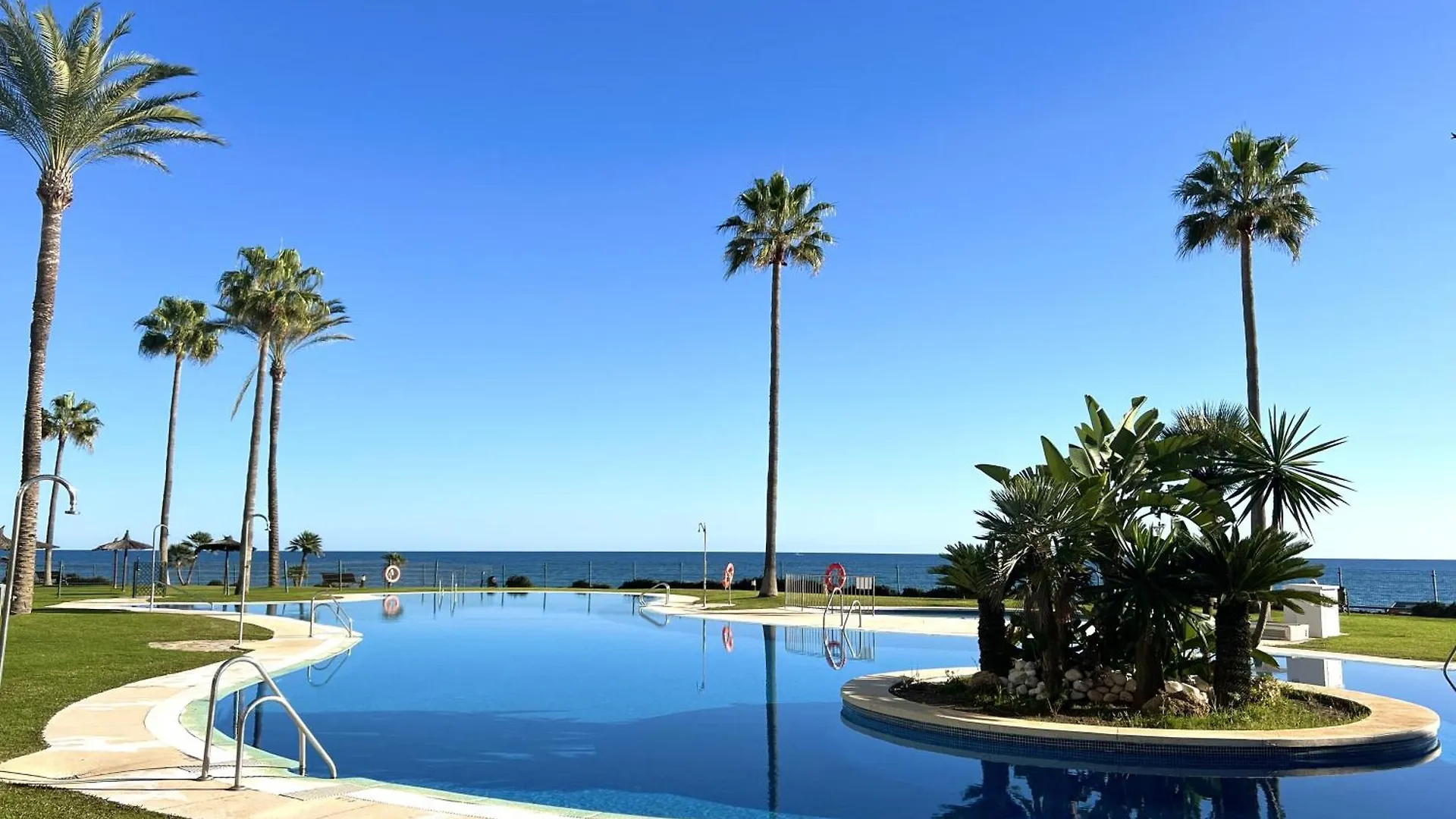 Apartment Mi Capricho Beachfront Penthouse With Terrace And Sea View Sitio de Calahonda Spain